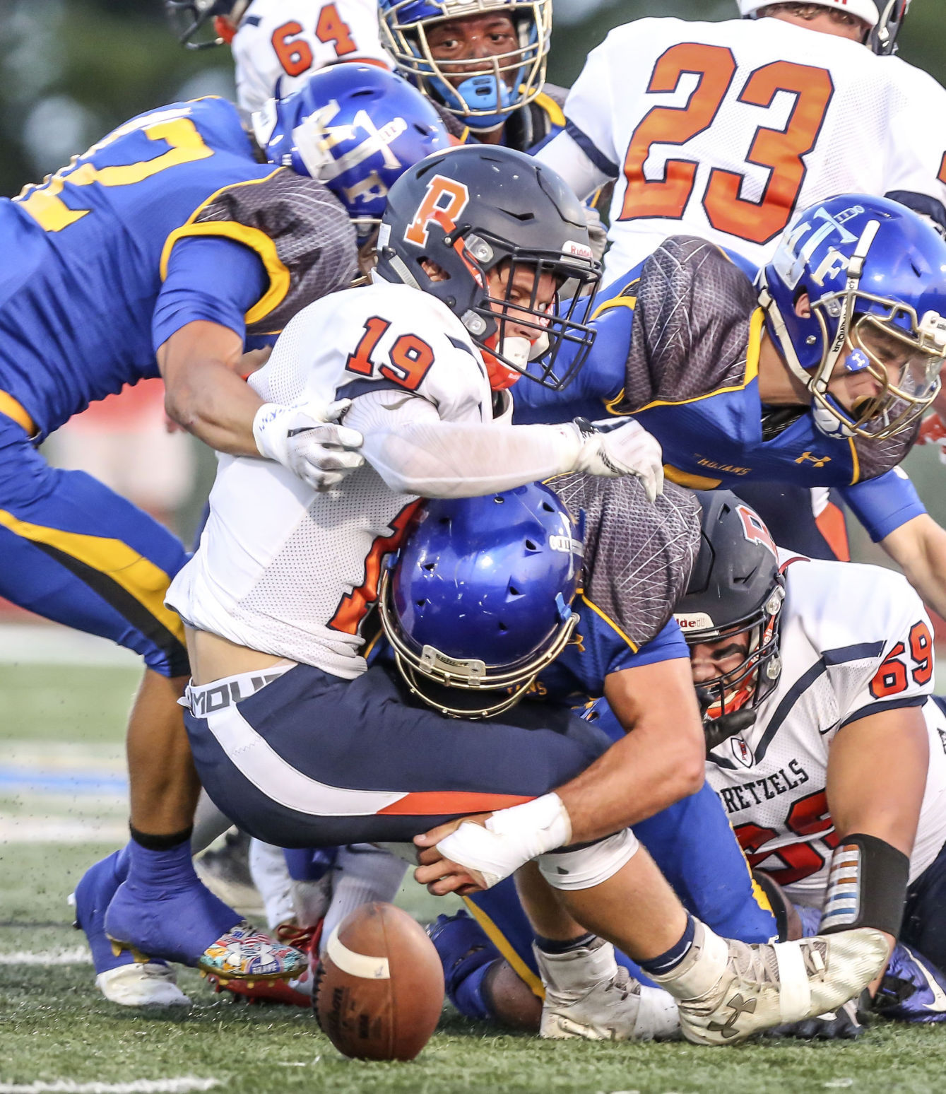 31 Maroa fumble 11.27.17.jpg